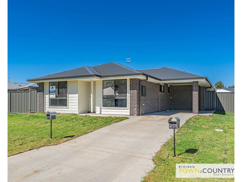 2/17 Sunrise Crescent, Armidale NSW 2350