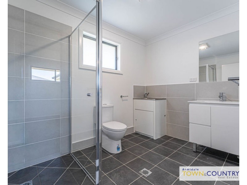 2/17 Sunrise Crescent, Armidale NSW 2350