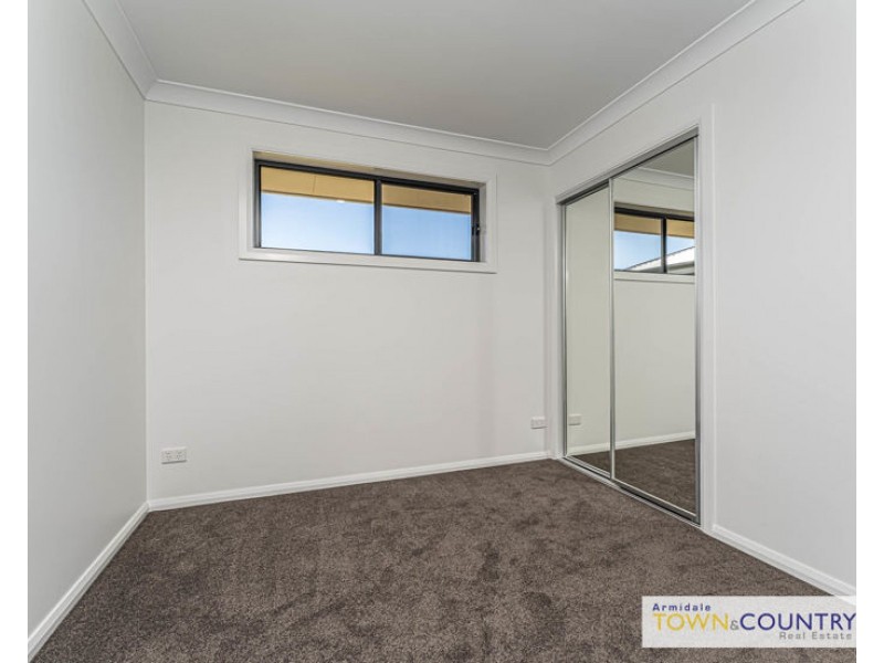 2/17 Sunrise Crescent, Armidale NSW 2350