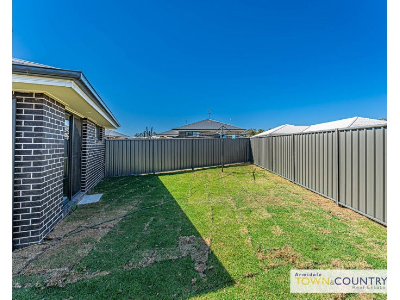 2/17 Sunrise Crescent, Armidale NSW 2350