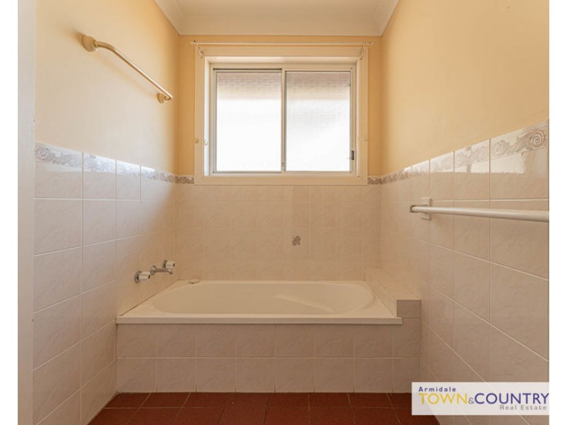 6 Donegal Terrace, Armidale NSW 2350