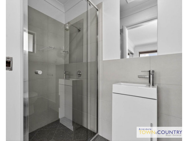 2/13 Sunrise Crescent, Armidale NSW 2350