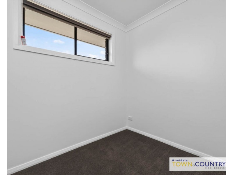 2/13 Sunrise Crescent, Armidale NSW 2350