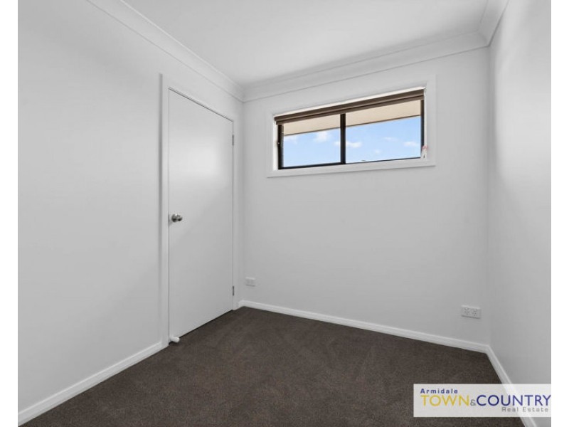 2/13 Sunrise Crescent, Armidale NSW 2350