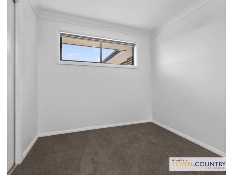 2/13 Sunrise Crescent, Armidale NSW 2350
