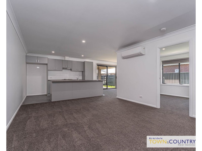 1/28 Frizell Crescent, Armidale NSW 2350