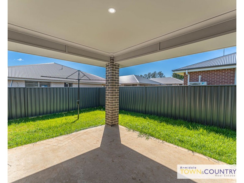 1/28 Frizell Crescent, Armidale NSW 2350