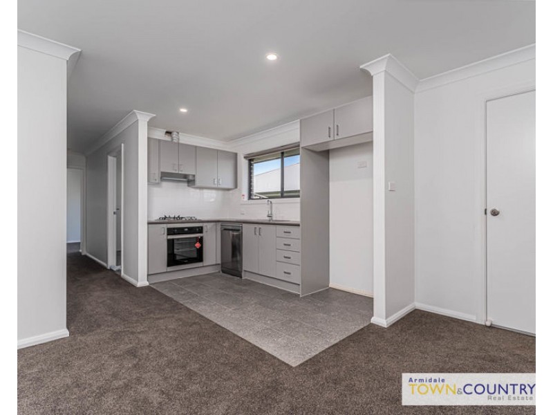 2/28 Frizell Crescent, Armidale NSW 2350