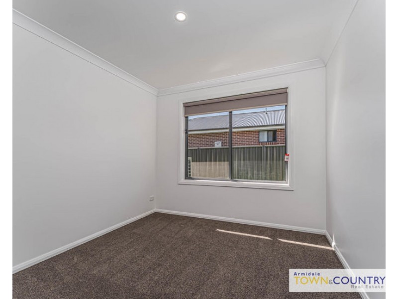 2/28 Frizell Crescent, Armidale NSW 2350