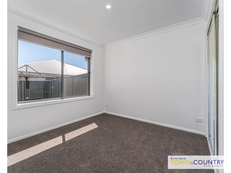 2/28 Frizell Crescent, Armidale NSW 2350