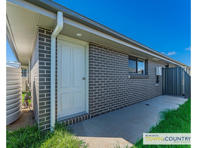 2/28 Frizell Crescent, Armidale NSW 2350