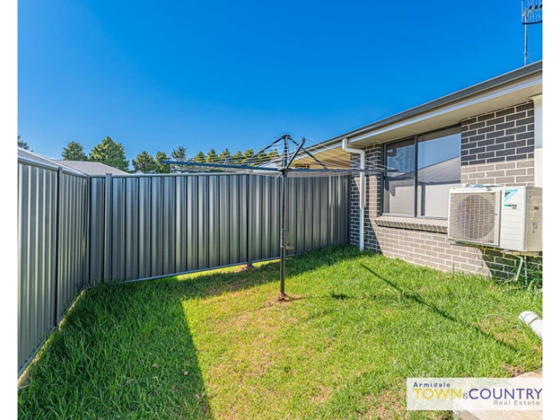2/28 Frizell Crescent, Armidale NSW 2350