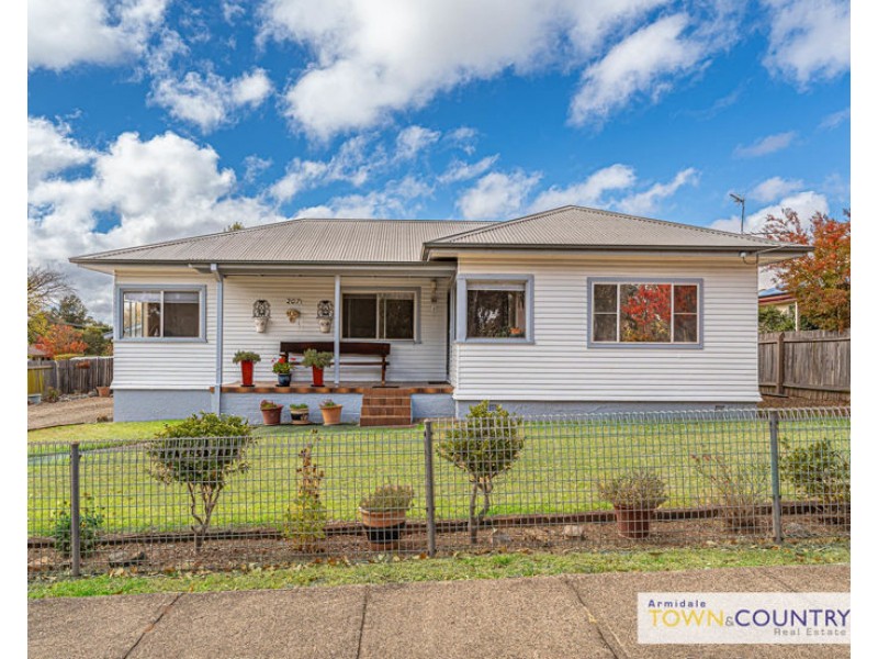 207 Kennedy Street, Armidale NSW 2350