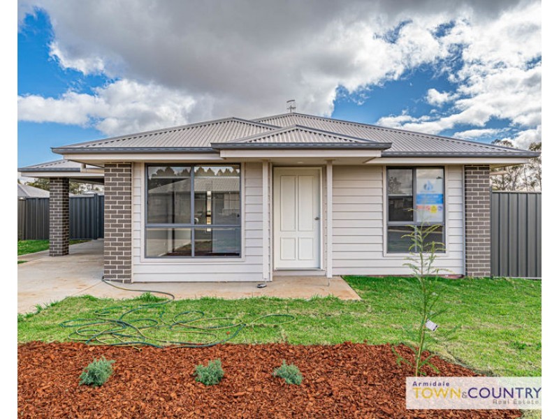 1/15 Sunrise Crescent, Armidale NSW 2350