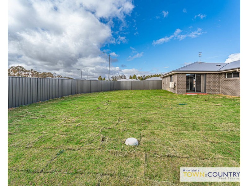 1/15 Sunrise Crescent, Armidale NSW 2350