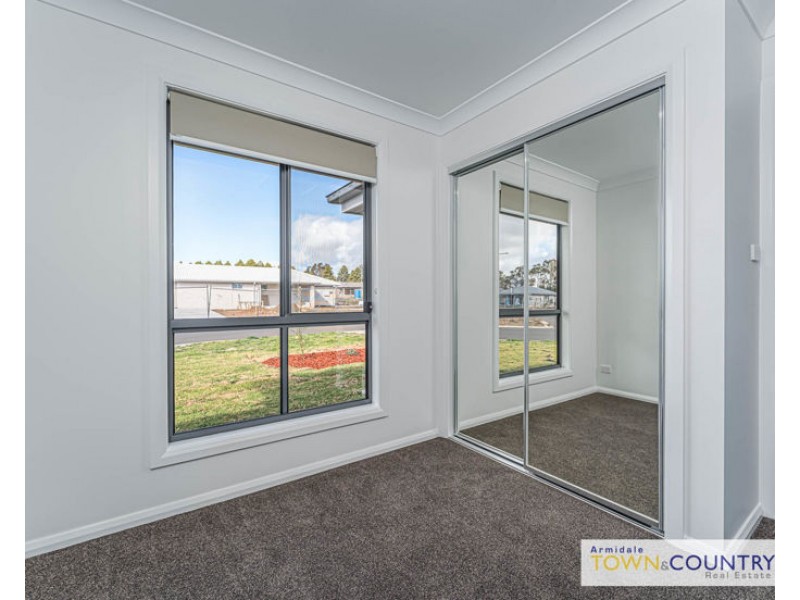 1/15 Sunrise Crescent, Armidale NSW 2350
