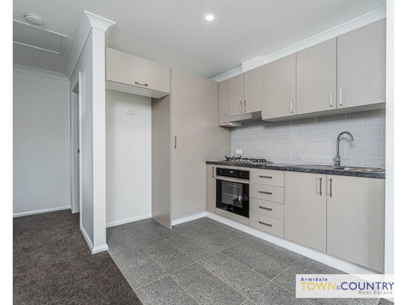 2/15 Sunrise Crescent, Armidale NSW 2350
