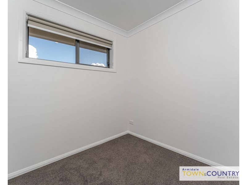 2/15 Sunrise Crescent, Armidale NSW 2350
