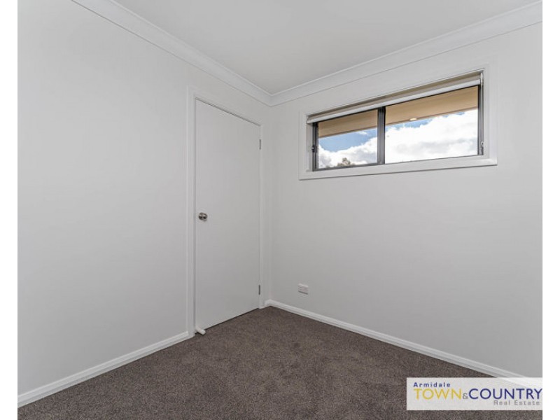 2/15 Sunrise Crescent, Armidale NSW 2350