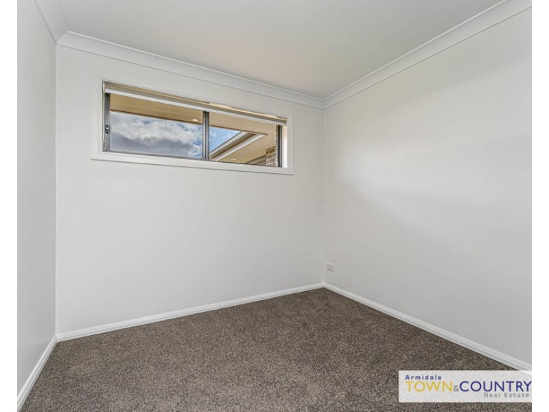 2/15 Sunrise Crescent, Armidale NSW 2350