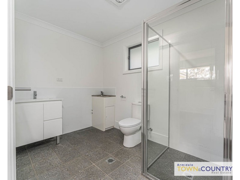 2/15 Sunrise Crescent, Armidale NSW 2350