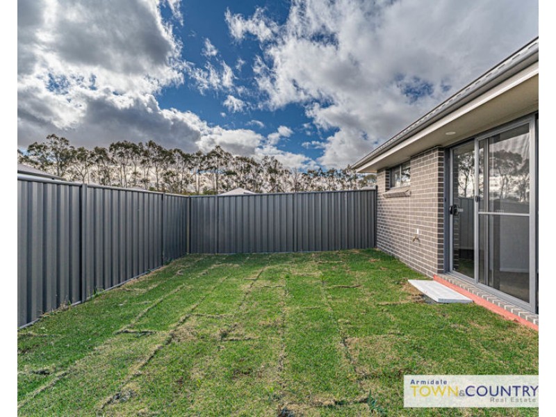 2/15 Sunrise Crescent, Armidale NSW 2350