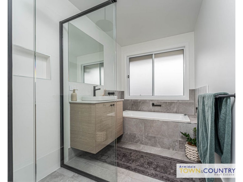 16 Ailsa Crescent, Armidale NSW 2350