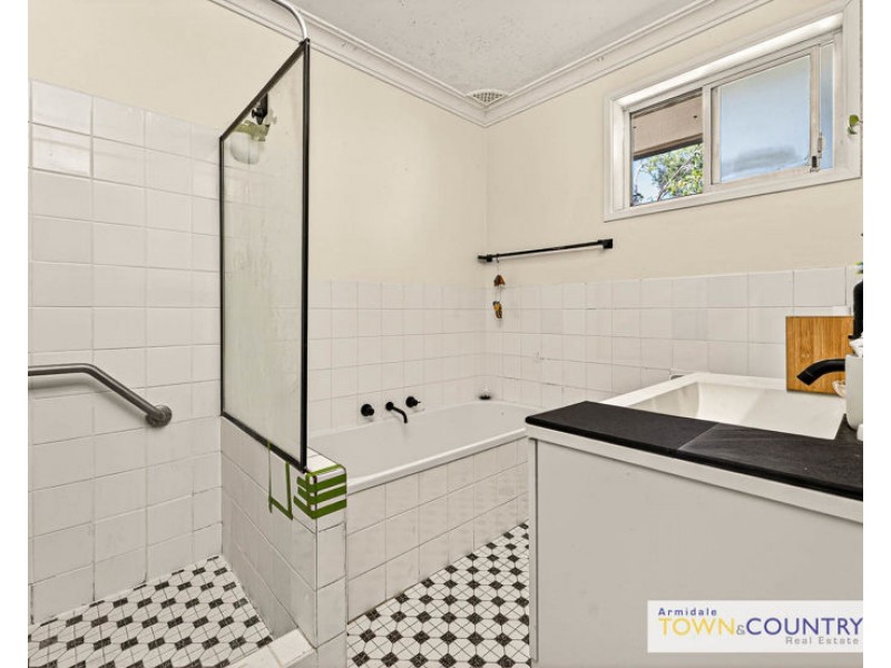 9 Laurence Avenue, Armidale NSW 2350