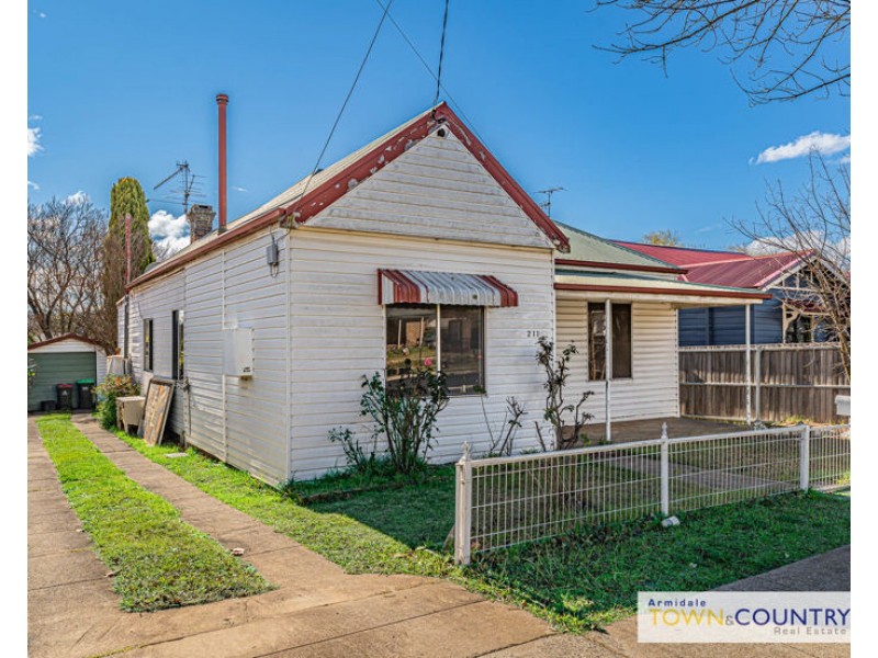 211 Brown Street, Armidale NSW 2350