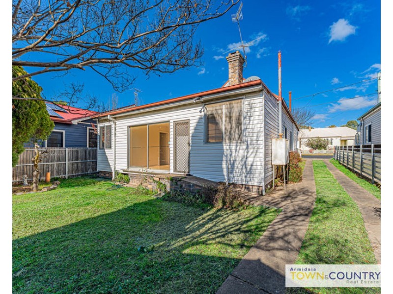 211 Brown Street, Armidale NSW 2350