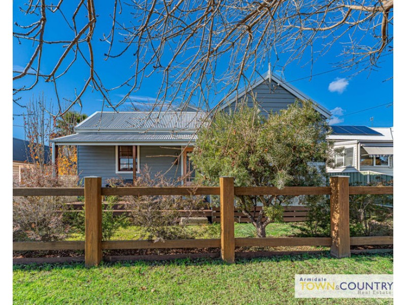 131 Taylor Street, Armidale NSW 2350