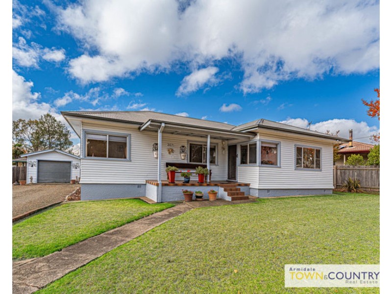 207 Kennedy Street, Armidale NSW 2350