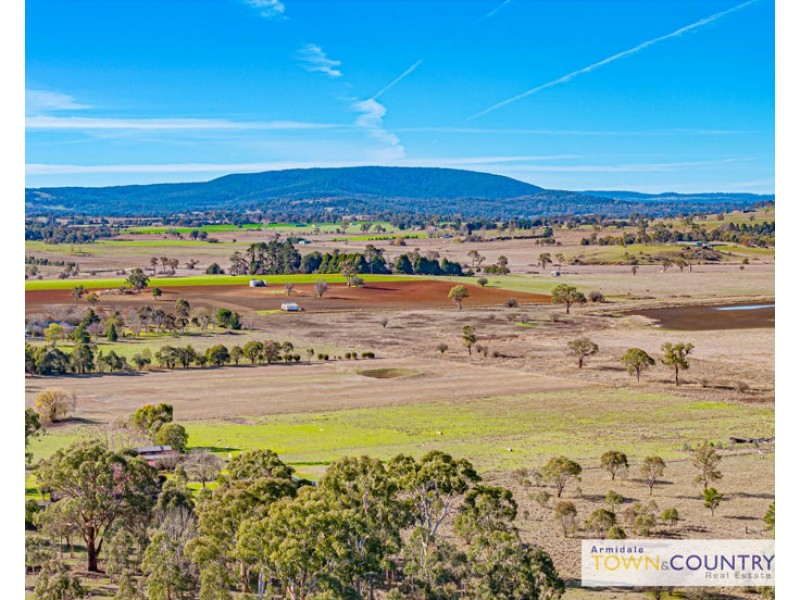 144 Mundays Lane, Armidale NSW 2350