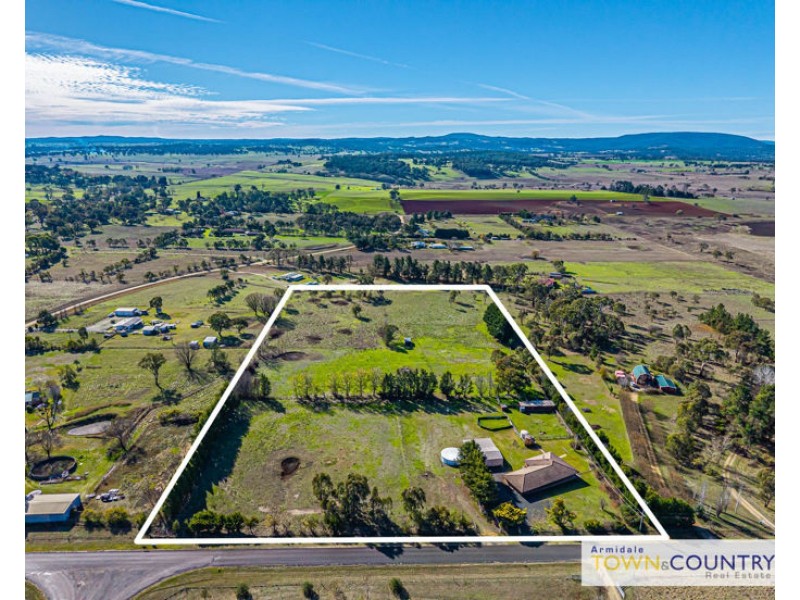 144 Mundays Lane, Armidale NSW 2350