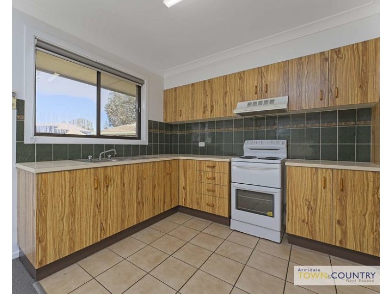 2/24 Samuelson Crescent, Armidale NSW 2350