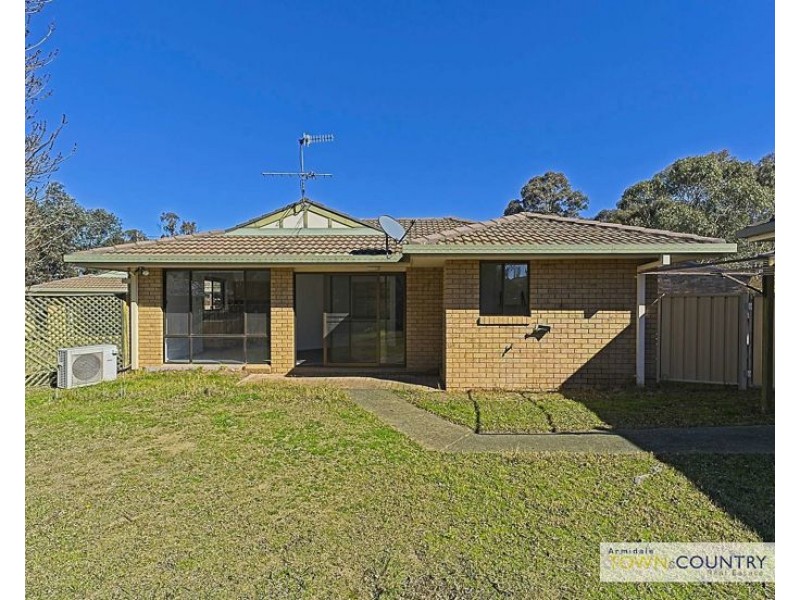 2/24 Samuelson Crescent, Armidale NSW 2350