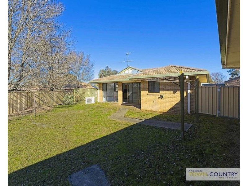2/24 Samuelson Crescent, Armidale NSW 2350