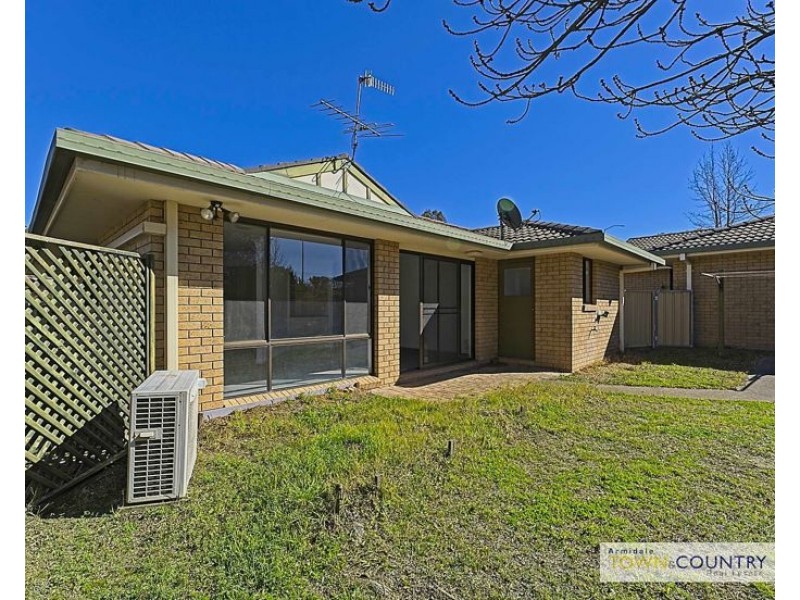 2/24 Samuelson Crescent, Armidale NSW 2350