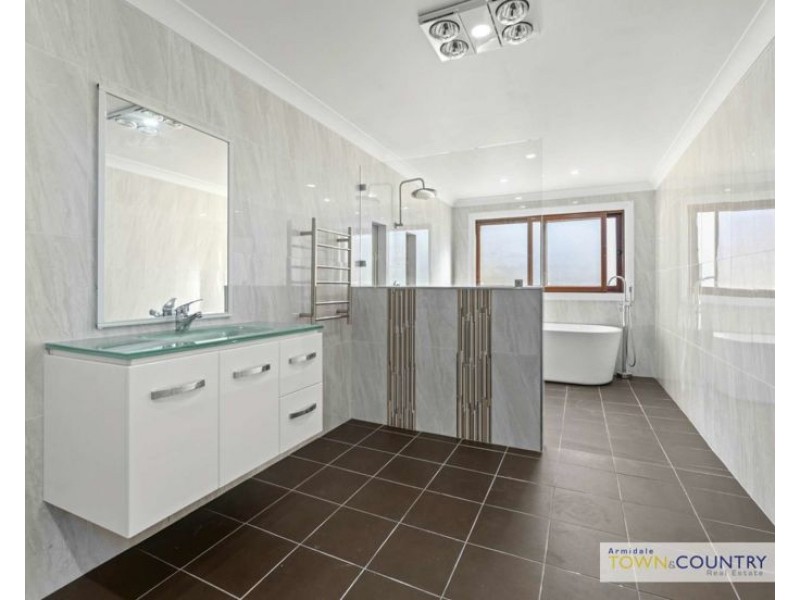 61 Maitland Street, Uralla NSW 2358