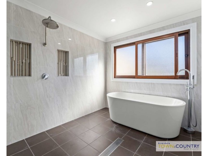 61 Maitland Street, Uralla NSW 2358