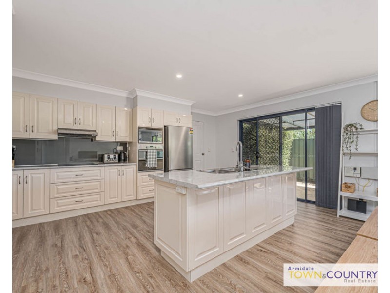 2/6 Grills Place, Armidale NSW 2350