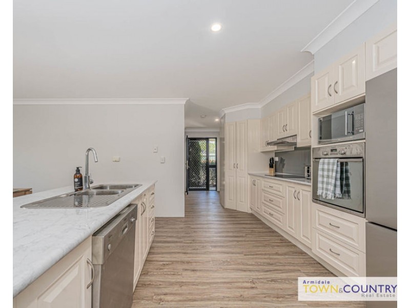 2/6 Grills Place, Armidale NSW 2350