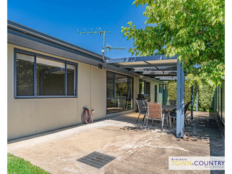 2/6 Grills Place, Armidale NSW 2350