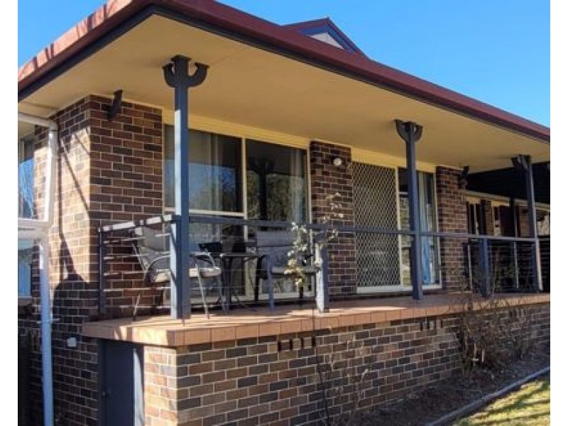 2/3 Kilkenny Close, Armidale NSW 2350