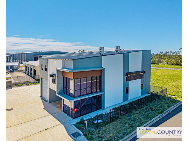 2 / 26 Cameron Drive, Armidale NSW 2350
