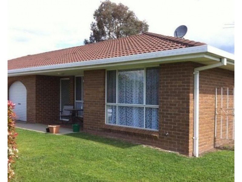 1/7 Evangelene Crescent, Armidale NSW 2350
