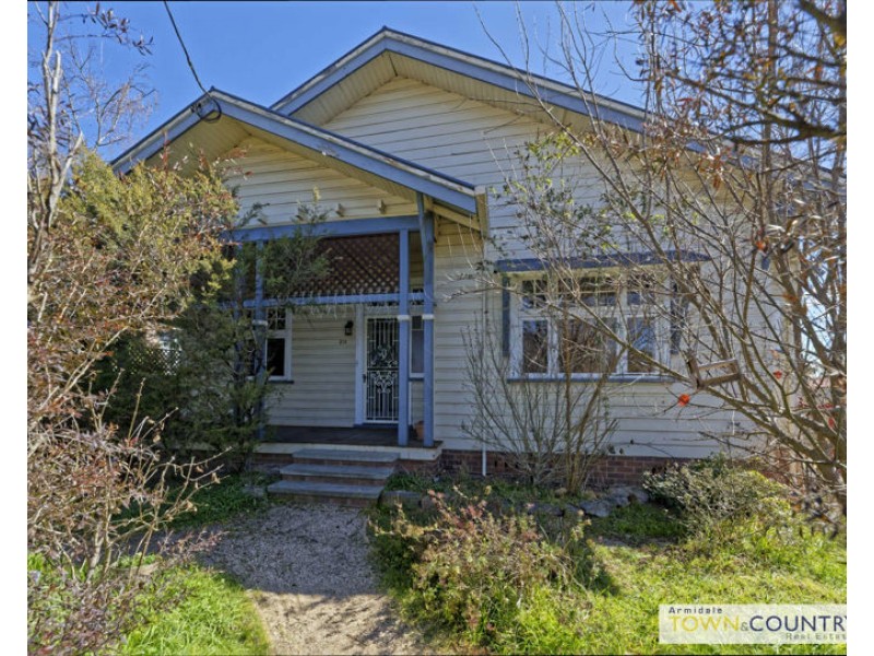 216 Canambe Street, Armidale NSW 2350