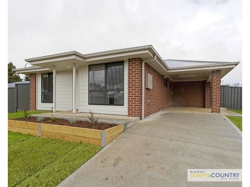 1/9 Frizell Crescent, Armidale NSW 2350