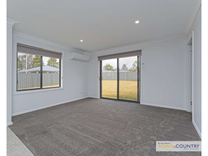 1/9 Frizell Crescent, Armidale NSW 2350