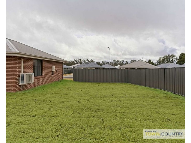 1/9 Frizell Crescent, Armidale NSW 2350